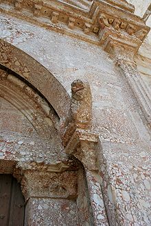 I Leoni ingresso a Castel del Monte